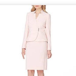 Tahari sz 0 petite suite. Brand New!